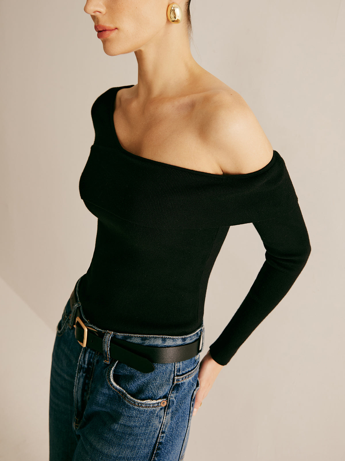 Asymmetrical Cold Shoulder Knitting Top