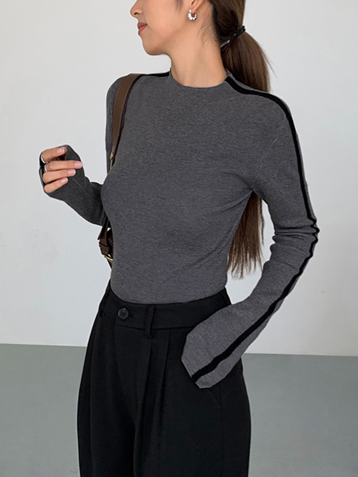 Round Neck Contrast Trim Slim Knit Top