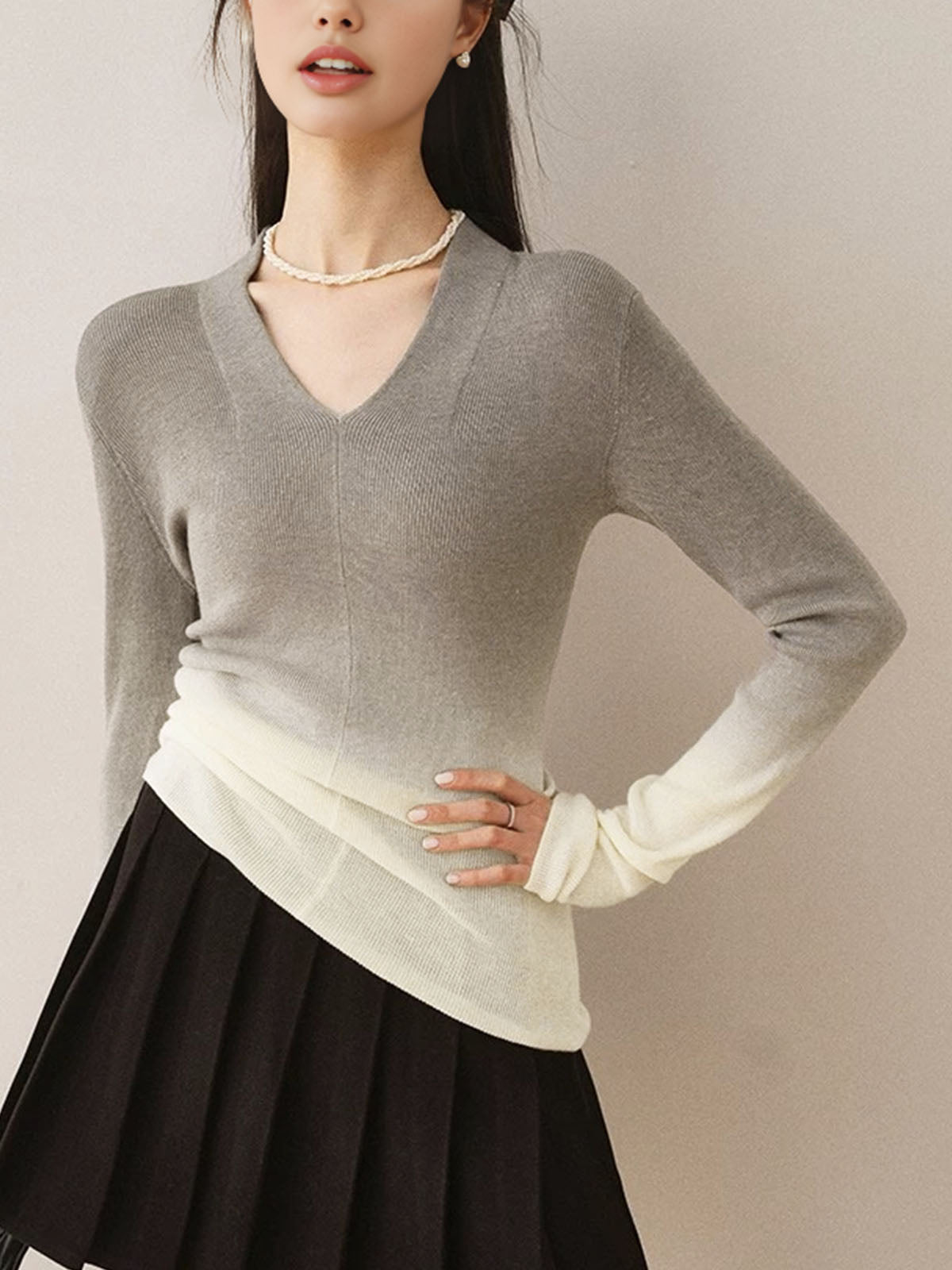 V-Neck Gradient Slim Knit Top