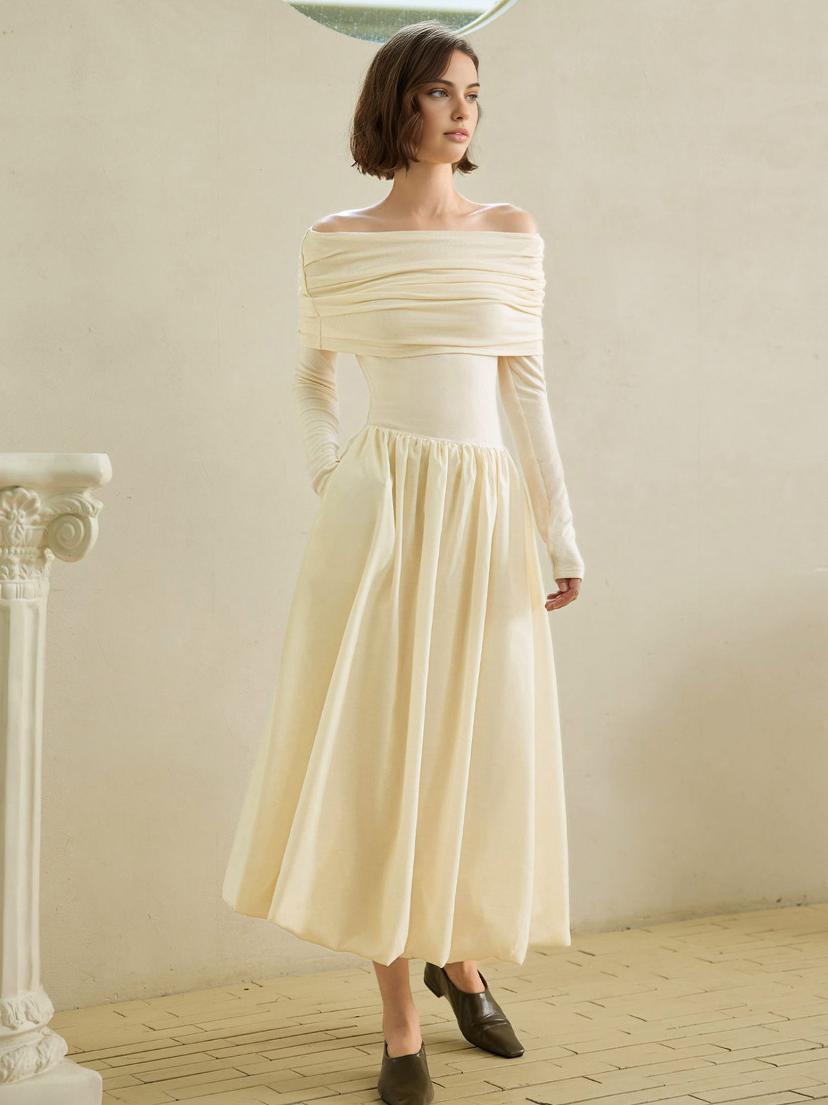 Off-Shoulder Bud Waist Pleated Knit Dress